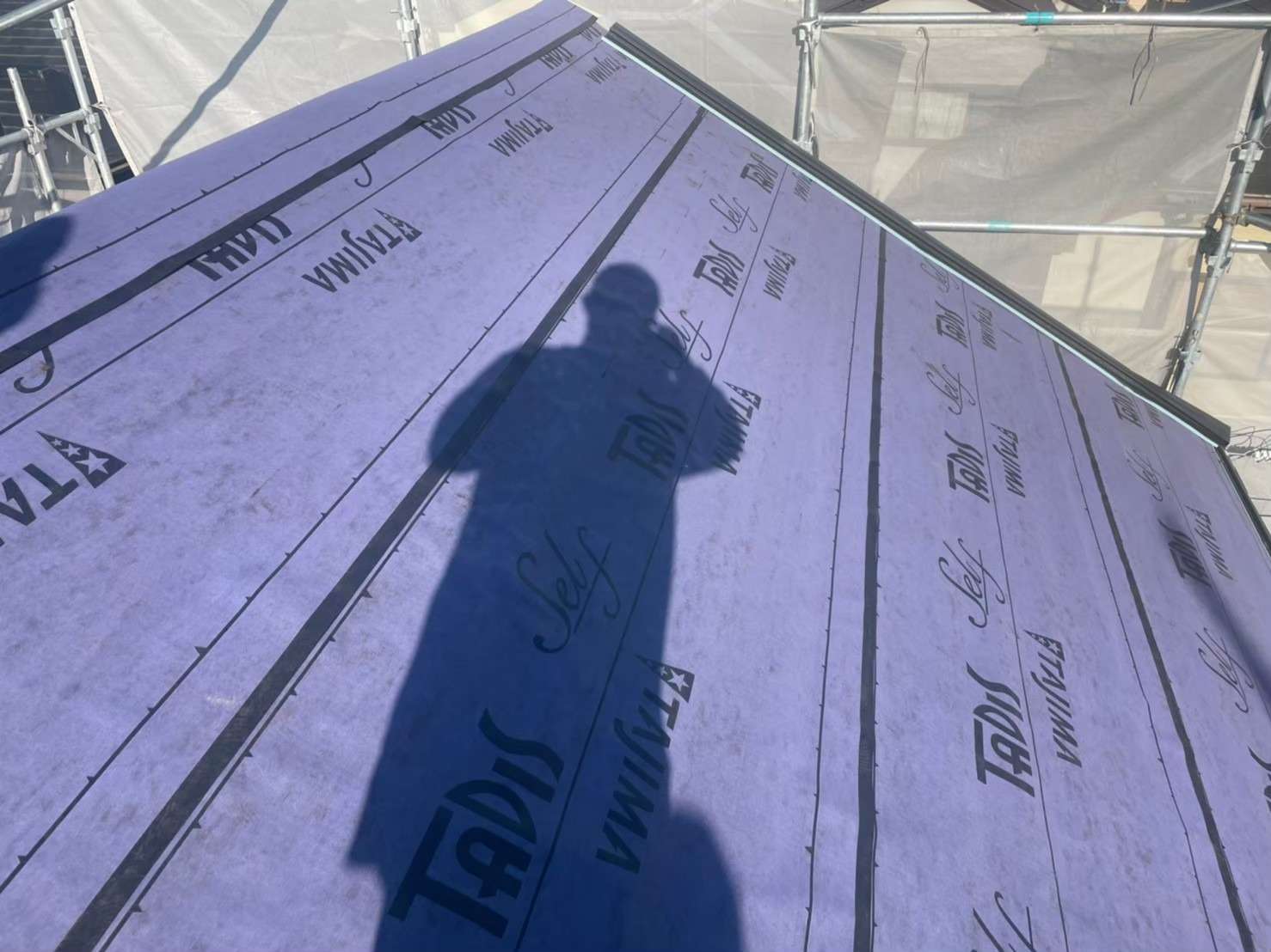 屋根 アスファルトルーフィング(下地防水紙)敷き